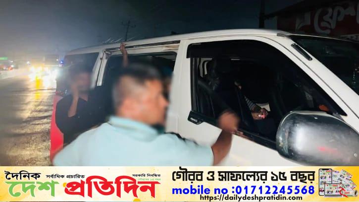 সোনারগাঁয়ে অস্ত্রের মুখে প্রবাসী পরিবারকে জিম্মি করে ডাকাতি, পাসপোর্ট ও স্বর্ণালংকার‌ লুট।
