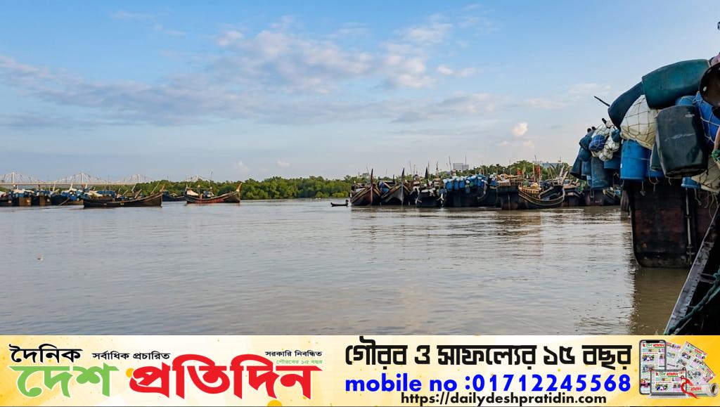উত্তাল সাগর ও প্রতিকূল আবহাওয়ার কারণে বন্ধ মাছ ধরা; লোকসানের আশঙ্কায় উপকূলজুড়ে উদ্বেগ