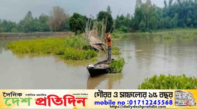 পানির স্রোতে ভেসে গেল আশুড়ার বিলের বাঁশের তৈরি সাঁকো খানপুর ইউনিয়নের ১৫টি গ্রামের মানুষের চরম ভোগান্তি