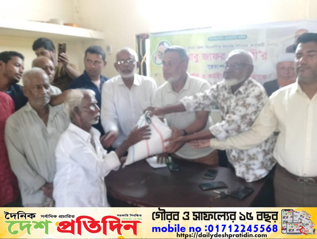 রাউজানে অতিবৃষ্টিতে ক্ষতিগ্রস্তদের মাঝে ত্রাণ বিতরণ ও প্রবীণ নেতার রোগমুক্তি কামনায় দোয়া