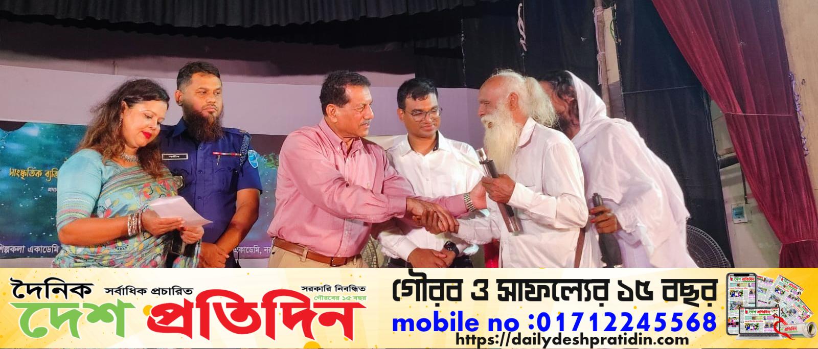 নরসিংদীতে সাংস্কৃতিক ব্যক্তিত্ব ও প্রতিষ্ঠানের মাঝে অনুদানের চেক বিতরণ