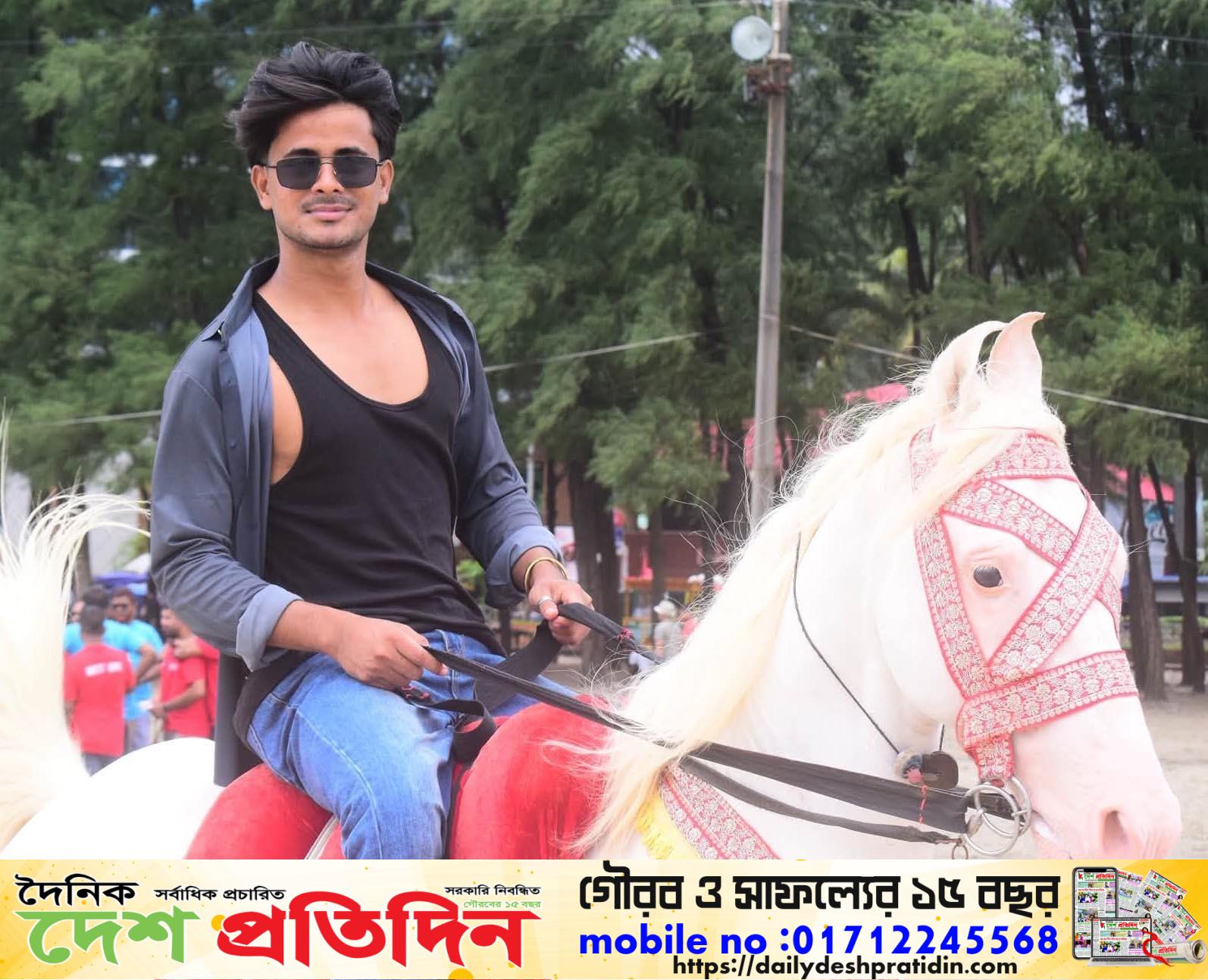 রোহিঙ্গা আঞ্চলিক গানে কনটেন্ট করে ভাইরাল হয় ইসমাইল টেকনাফের যুবক