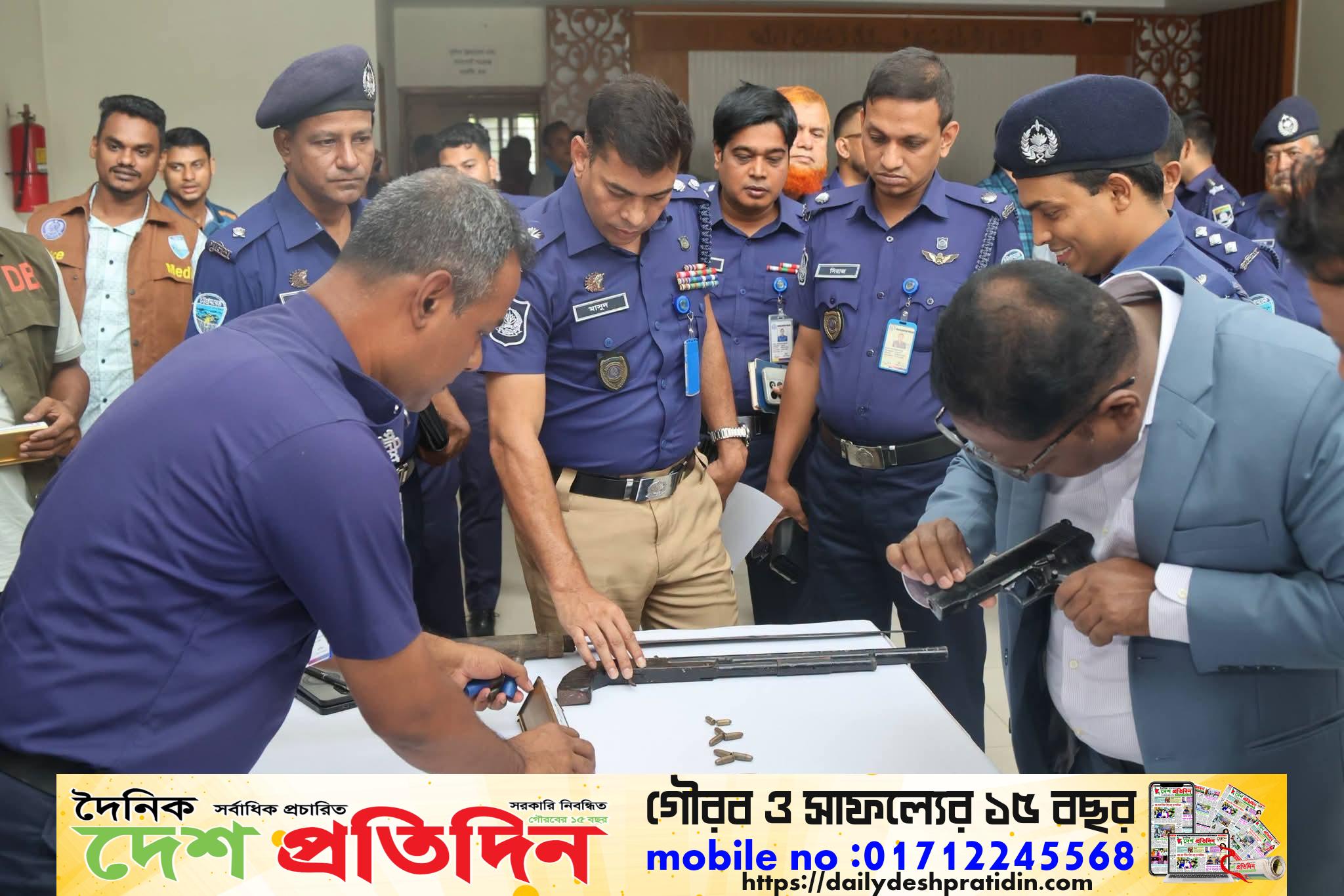 চট্টগ্রাম জেলা পুলিশের ধারাবাহিক অভিযানে সন্ত্রাসী দুর্গে বড় আঘাত; ৫ জন গ্রেফতার, উদ্ধার আগ্নেয়াস্ত্র ও হত্যাকাণ্ডে ব্যবহৃত অস্ত্র