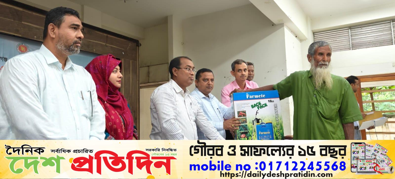 কাজিপুরে ৯৯ জন কৃষকদের মাঝে স্প্রে মেশিন বিতরণ