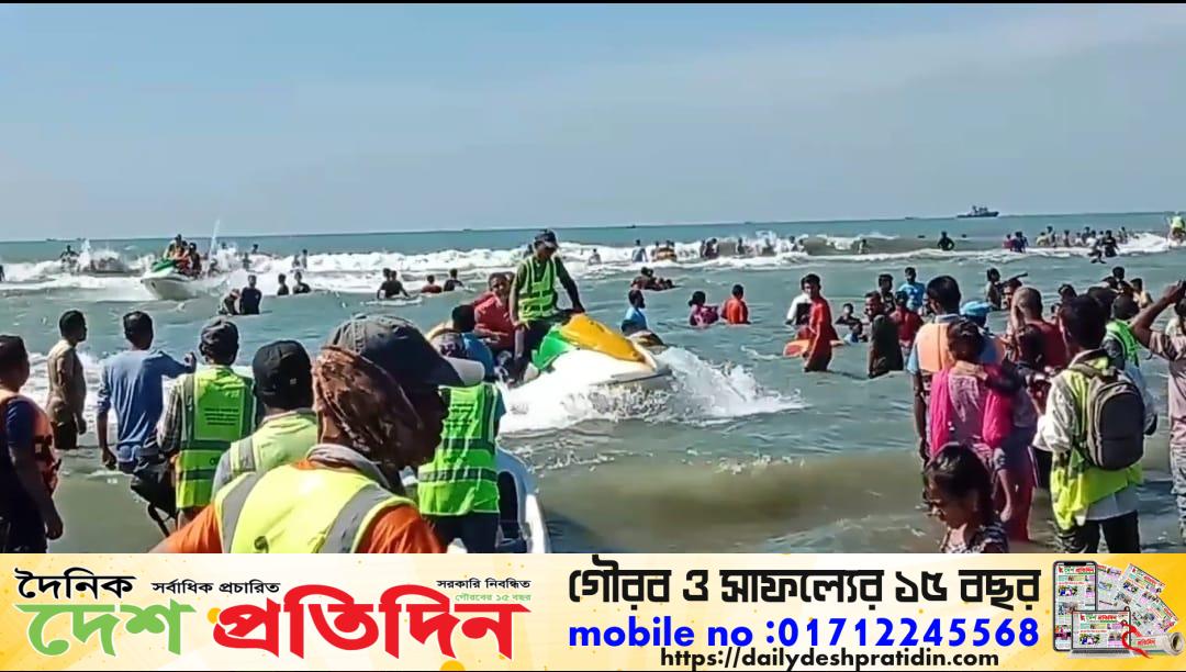 সমুদ্র সৈকতে গোসল করতে নেমে নিখোঁজ হওয়া পর্যটককে উদ্ধার করে ওয়াটার বাইক ব্যবসায়ীরা