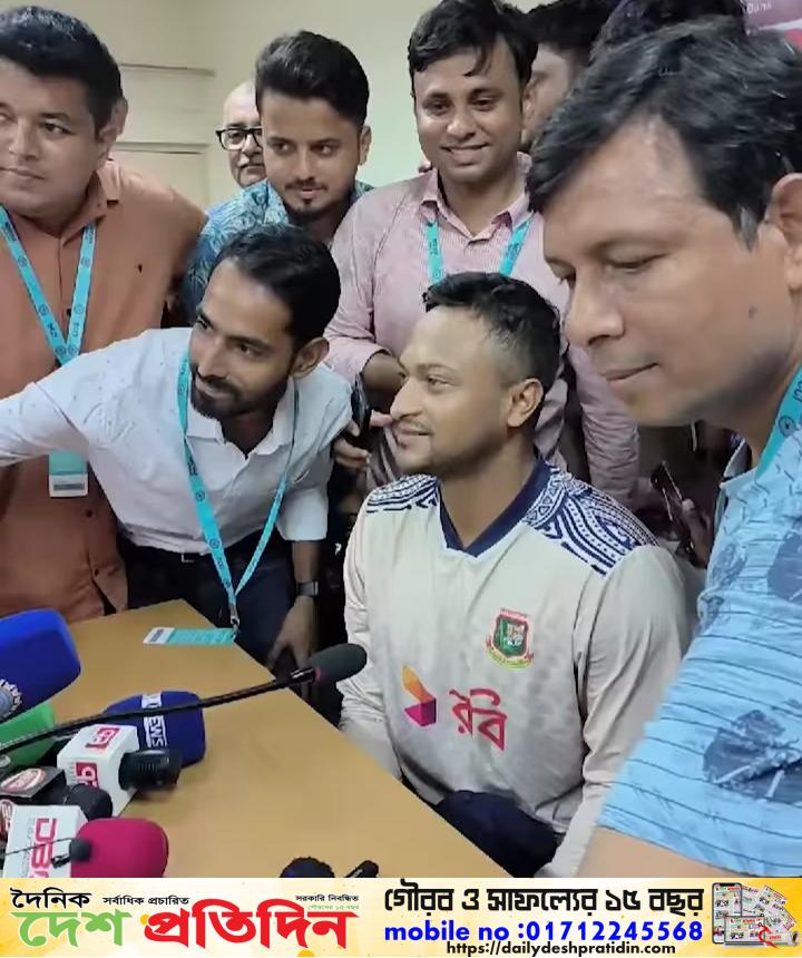 সাকিব আল হাসানের সাথে কানপুরে সাংবাদিকদের সেলফি তোলার হিরিক