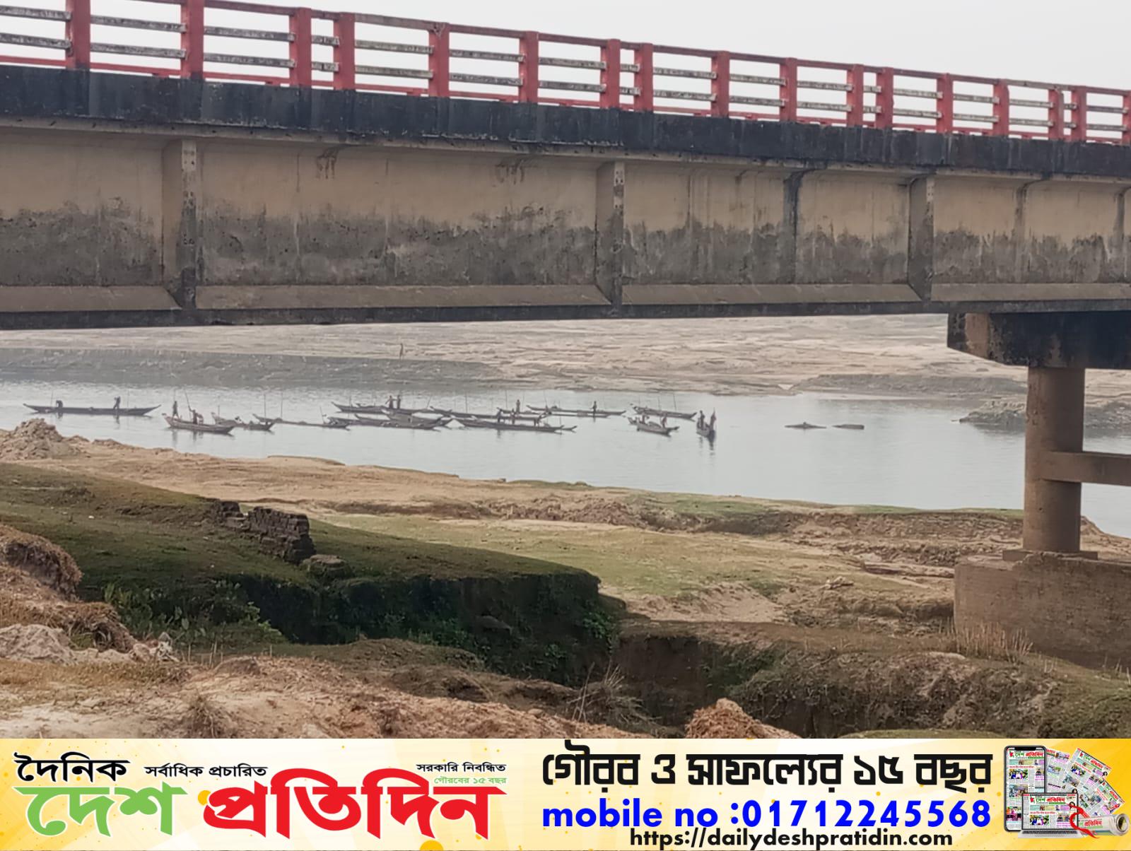 কালাসাদক বিওপির পাশেই বালুখেকো হায়নাদের কবলে ধ্বংসের পথে ধলাই সেতু