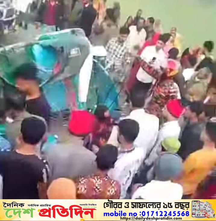 ভালুকা-গফরগাঁও রোডে ডাম্প ট্রাক-সিএনজি সংঘর্ষ: নিহত ১, আহত ৪