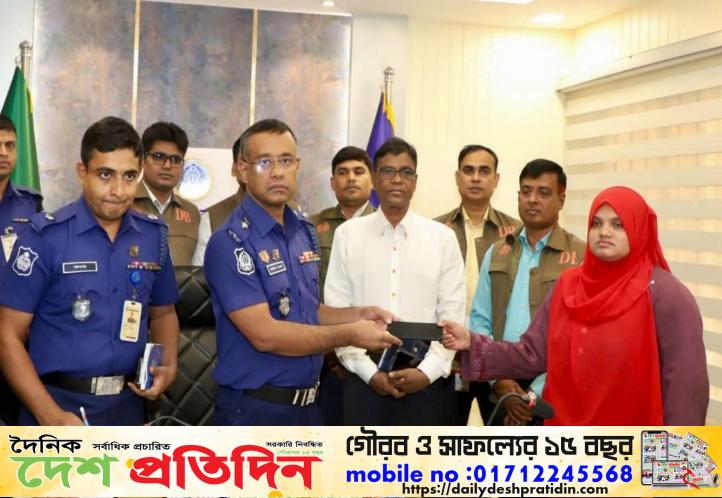 চুয়াডাঙ্গায় ৩২টি হারানো মোবাইল উদ্ধার করে মালিকদের বুঝিয়ে দিল পুলিশ