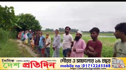 টঙ্গীবাড়ীতে রাস্তা সংস্কারের দাবীতে এলাকাবাসীর মানববন্ধন
