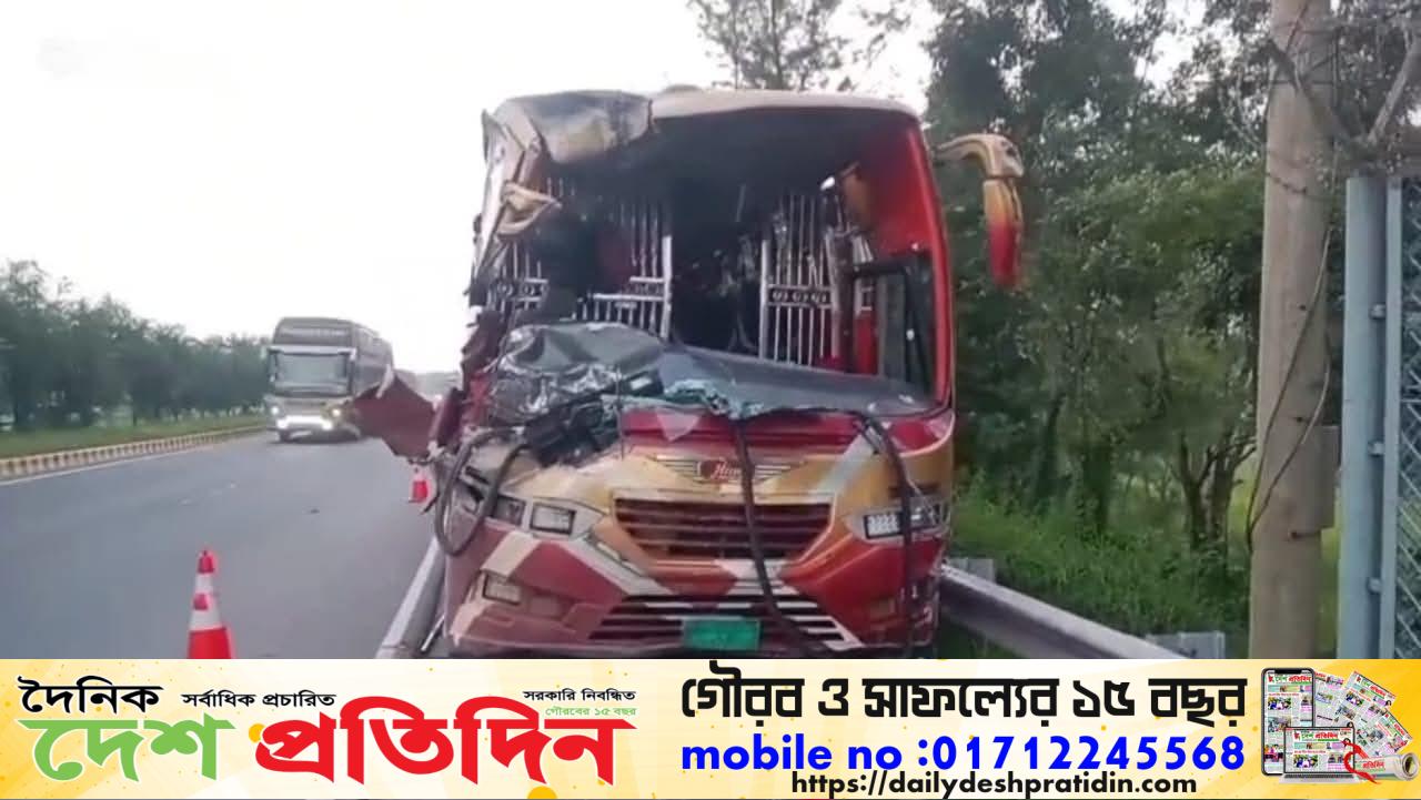 ঢাকা-ভাঙ্গা এক্সপ্রেসওয়েতে বাসের ধাক্কায় কাভার্ডভ্যান আরোহী নিহত, আহত ১০