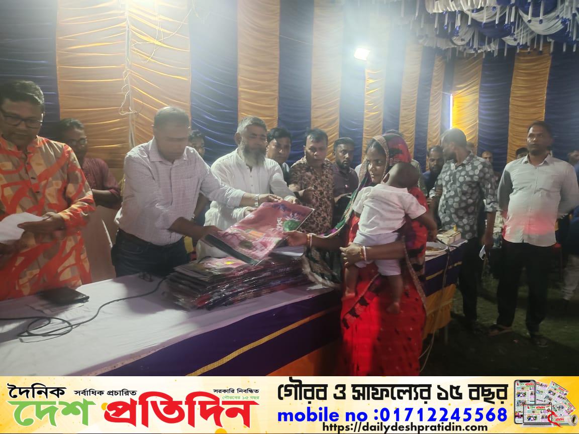 তারাকান্দায় মোতাহার হোসেন তালুকদারের শ্যামা পূজা পরিদর্শন ও বস্ত্র বিতরণ