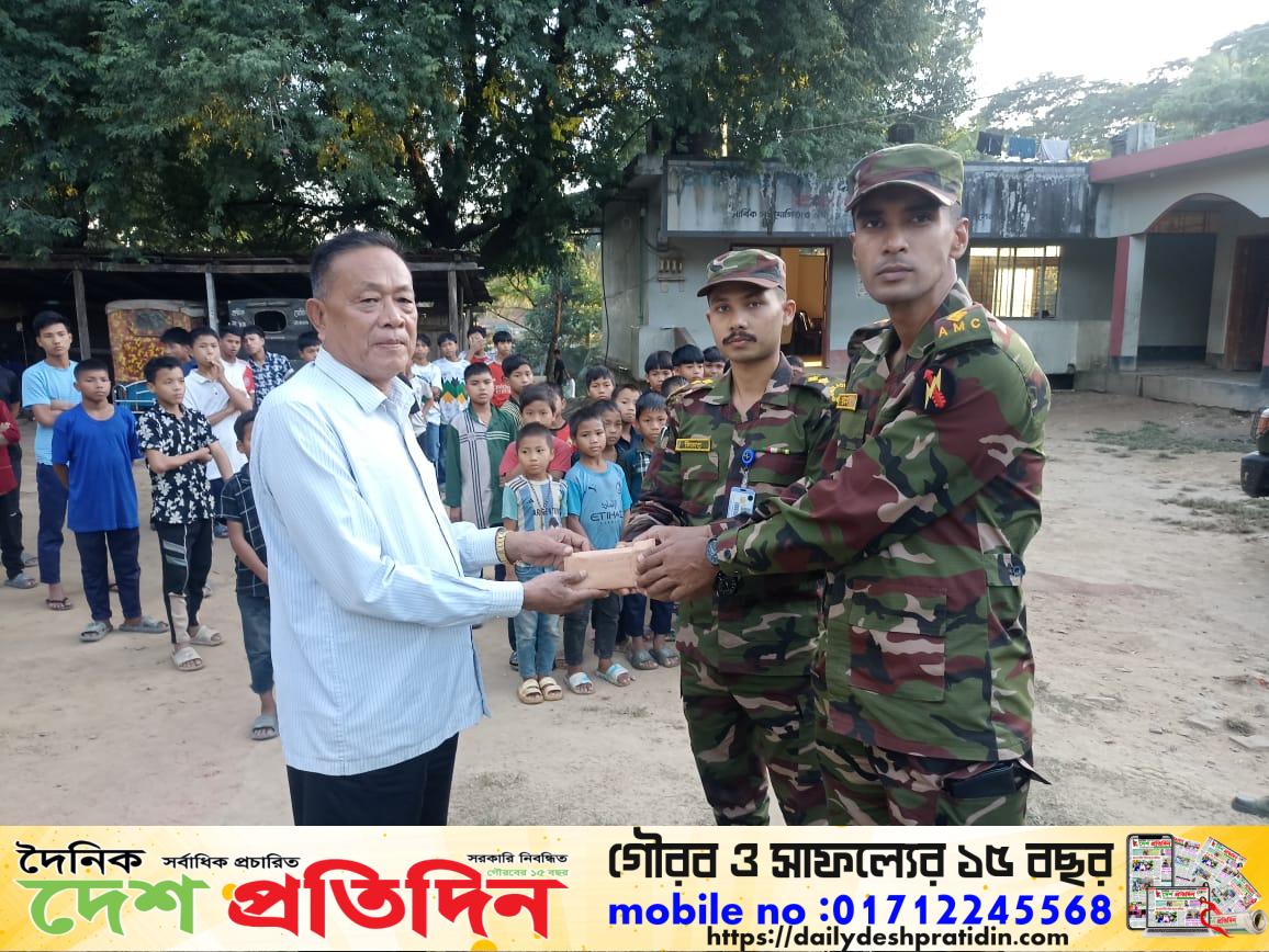 আলীকদম জোনের অসচ্ছলদের মাঝে অনুদান বিতরণ