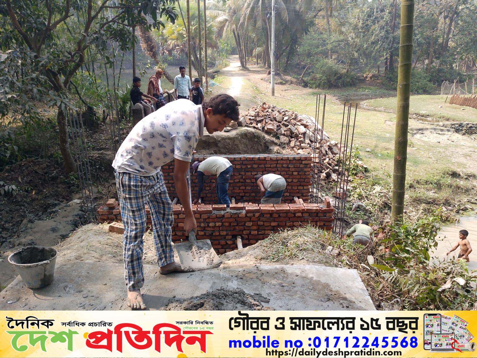 লক্ষ্মীপুরে সরকারি খাল দখল করে অবৈধ সেতু নির্মান
