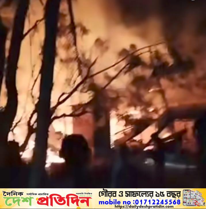 নওগাঁর মান্দায় ভয়াবহ অগ্নিকাণ্ড: ১৪টি দোকান ভস্মীভূত, ৩০ লক্ষাধিক টাকার ক্ষয়ক্ষতি