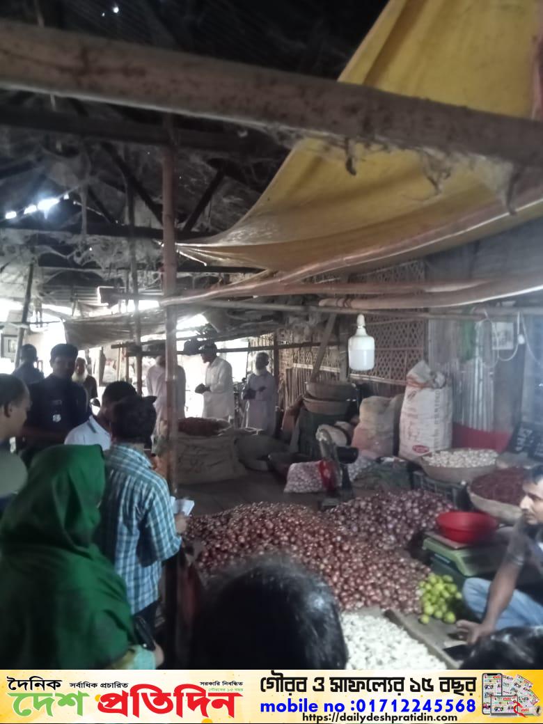 গংগাচড়ায় নিষিদ্ধ পলিথিন ব্যবহারের ফলে জরিমানা করেন ম্যাজিস্ট্রেট