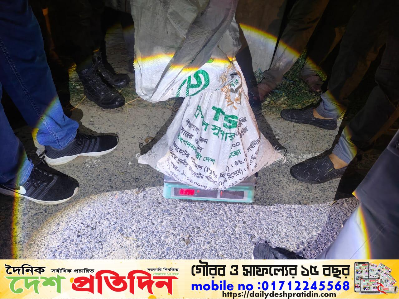 রাজশাহীতে র‍্যাবের অভিযান: বিপুল পরিমাণ গান পাউডার ও কাঁচের গুড়া উদ্ধার
