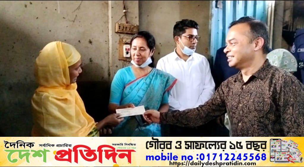 ঠাকুরগাঁও পৌর শহরের নিশ্চিন্তপুর এলাকার অদম্য নারী আসমা বেগম। তার দুর্দশার গল্প শুনে চেক নিয়ে আসমার ভাঙা গোয়াল ঘরে হঠাৎ হাজির হলেন ঠাকুরগাঁও জেলা প্রশাসক ইসরাত ফারজানা