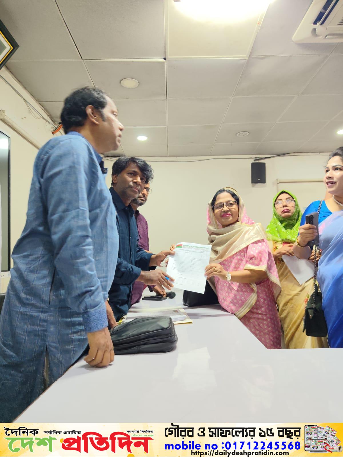 নয়াপল্টনের বিএনপি কার্যালয় থেকে সংরক্ষিত নারী আসনের সংসদ সদস্য প্রার্থী হিসেবে মনোনয়নপত্র সংগ্রহ করলেন ফরহানা ইয়াসমিন রুবি