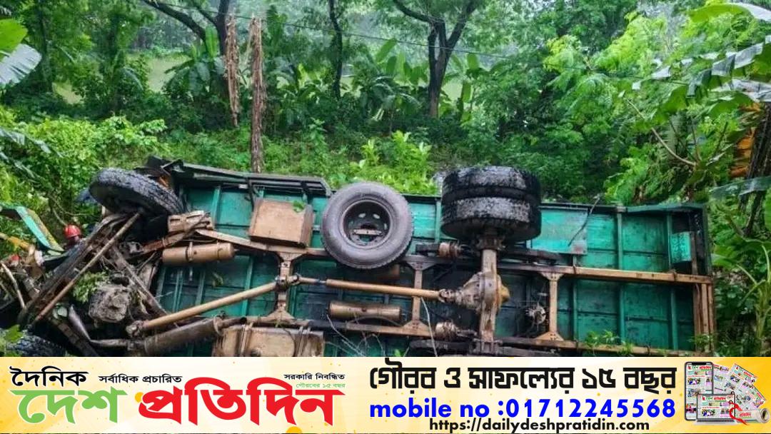 দাউদকান্দিতে ভয়াবহ সড়ক দুর্ঘটনা: ট্রাক উল্টে ৭ নিহত, আহত ৬