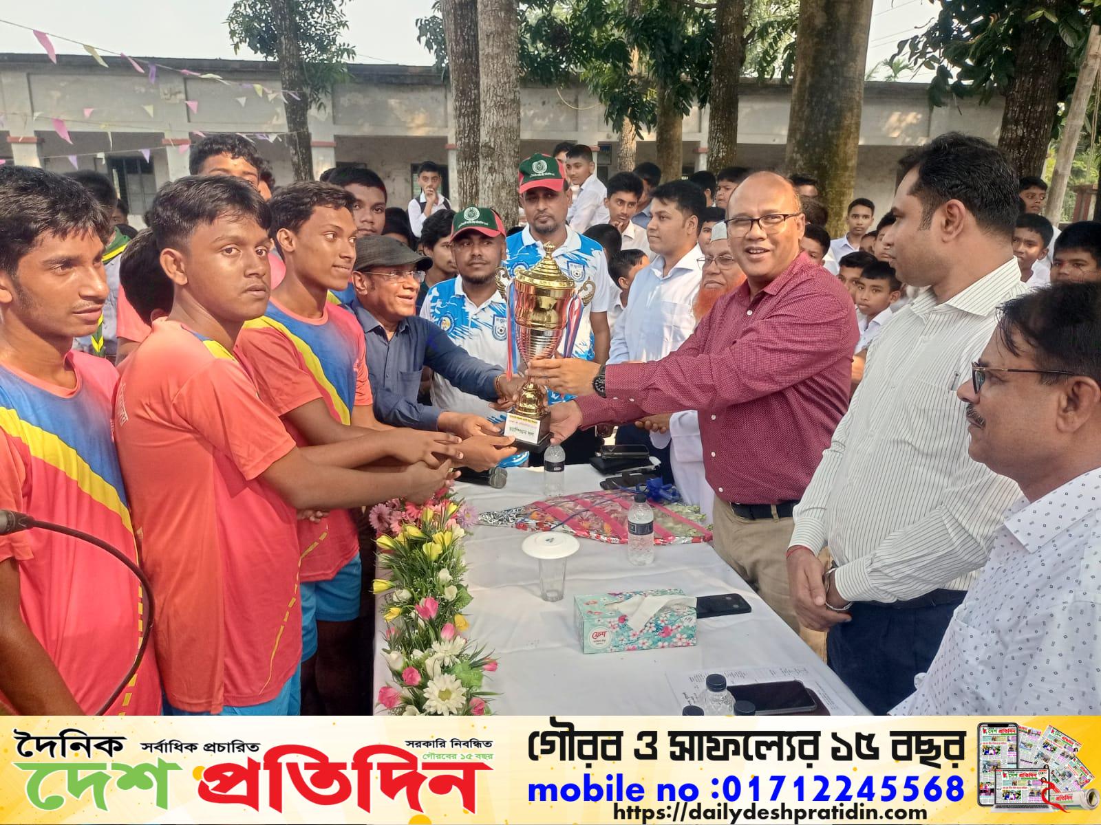 পটুয়াখালী সরকারি জুবিলী স্কুলে বাস্কেটবল খেলার মাঠ উদ্বোধন