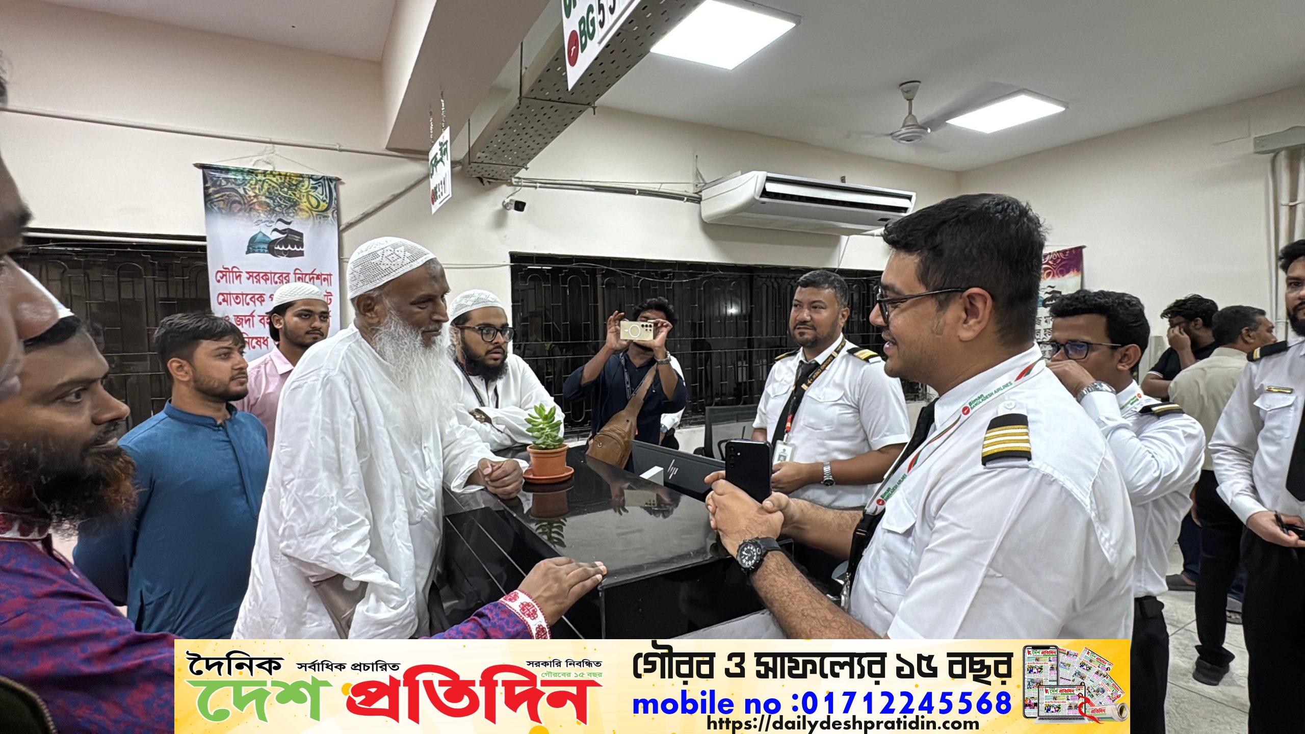 গভীর রাতে হজযাত্রীদের সেবায় ক্যাম্পে ধর্মমন্ত্রী কায়কোবাদ