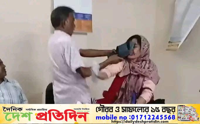 রাজশাহীতে চাঁদা না পেয়ে দাওকান্দি সরকারি ডিগ্রি কলেজের শিক্ষিকাকে জুতাপেটা করল স্থানীয় বিএনপি নেতা