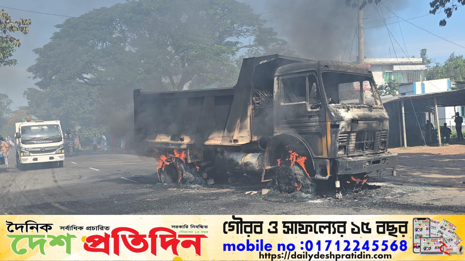 পুঠিয়ায় দুই ট্রাকের রেষারেষিতে প্রাণ গেল পথচারীর: ক্ষুব্ধ জনতার অগ্নিসংযোগ ও সাংবাদিক নিগ্রহ