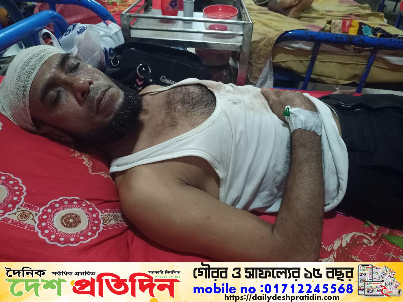 পটুয়াখালীতে দুর্বৃত্তরা সরকারি কর্মচারীকে কুপিয়ে রক্তাক্ত করে ৩ লাখ টাকা ছিনতাই