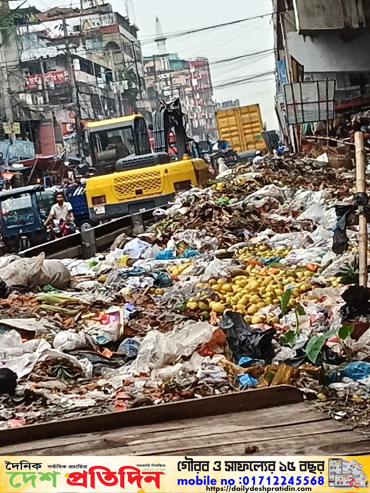 মহা সড়কে ময়লা, জনদূর্ভোগ চরমে!